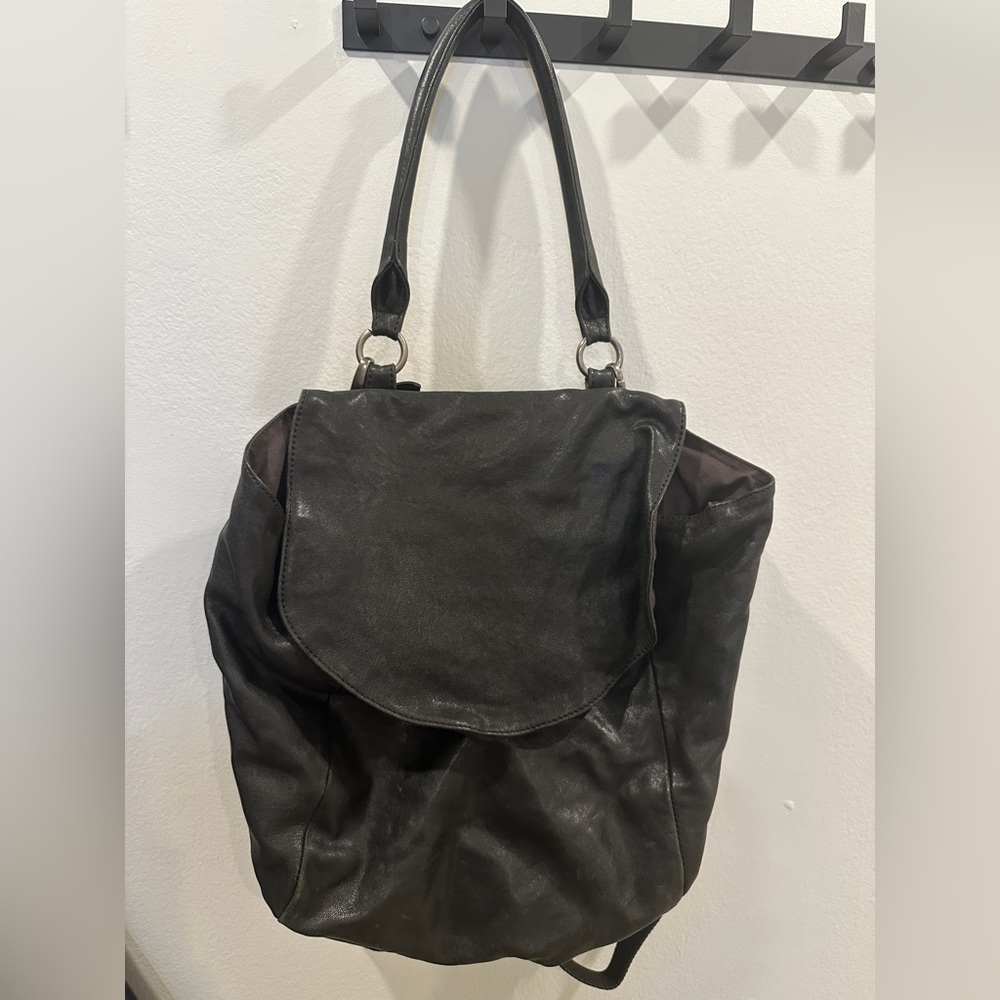 Black leather Amagnes tote/backpack